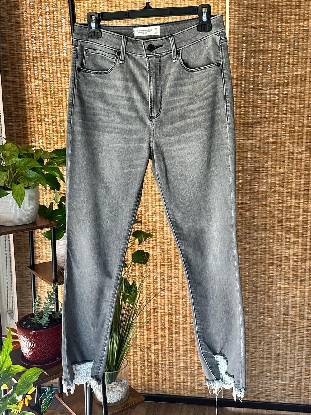 Abercrombie & Fitch High-Rise Distressed Gray Women's Jeans